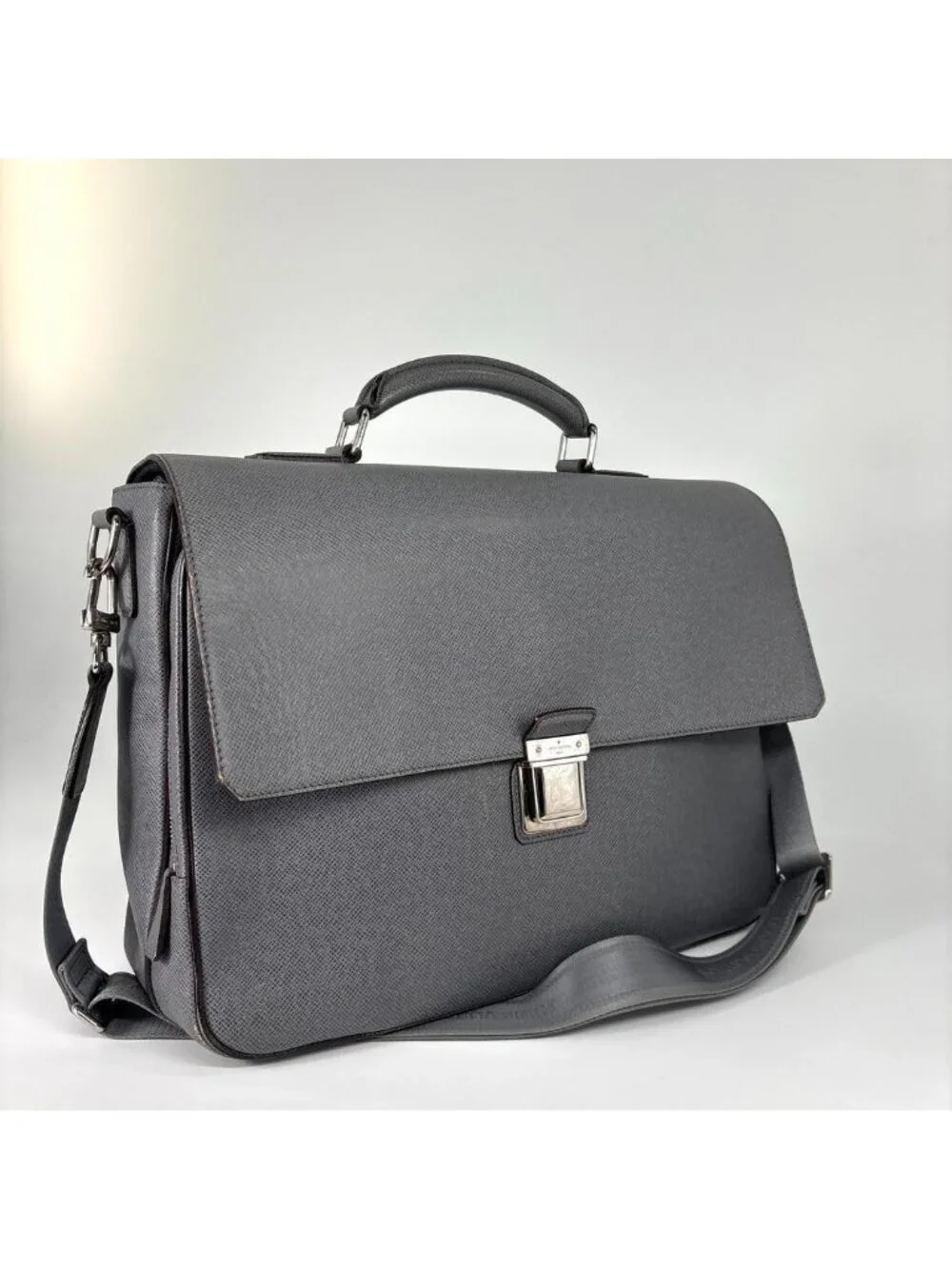 Louis Vuitton Super Taiga Vasili GM Business Bag Gray